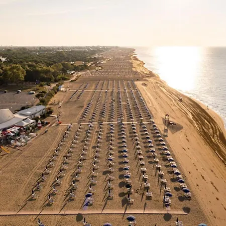 Cozy With Terrace Apartman Bibione